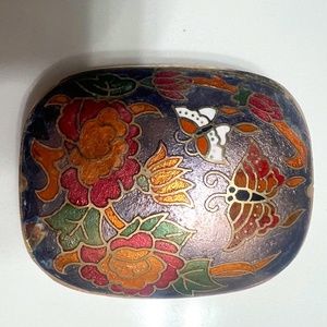 vintage 1980's lavender rounded rectangular cloisonne pendant.